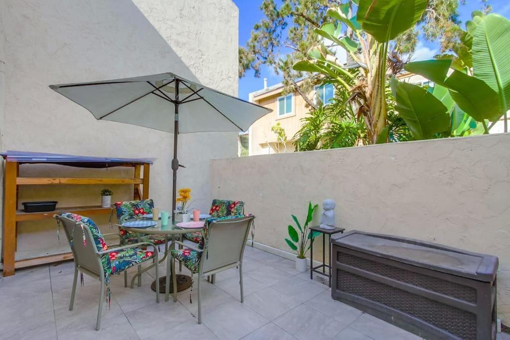 Entire Modern 4-bedroom W Pool, King Bed, Garage, Prime Location San Diego